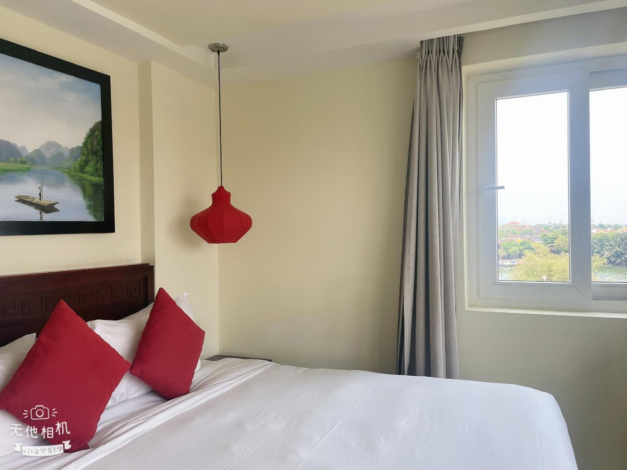 Hotel River 4*